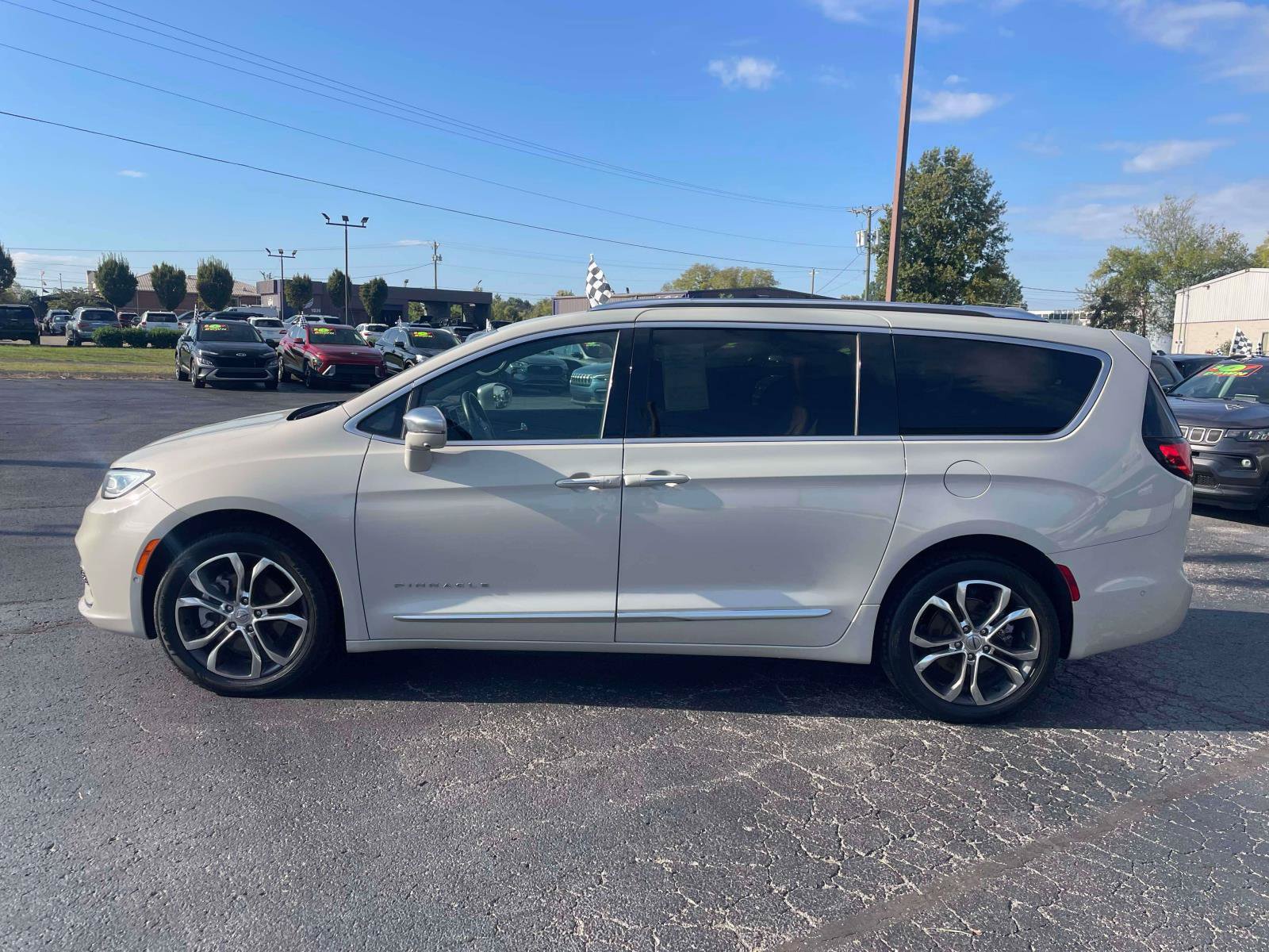 Used 2021 Chrysler Pacifica Pinnacle AWD/4WD image 4