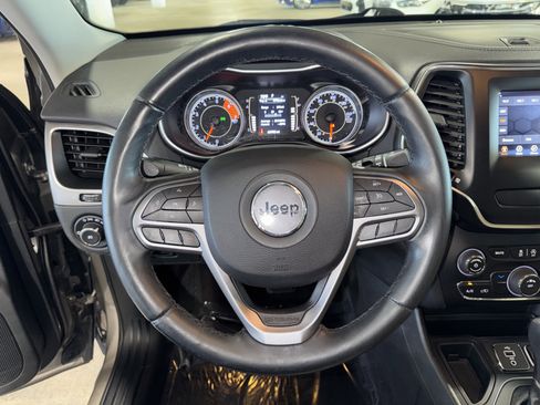 Used 2019 Jeep Cherokee Latitude Plus image 20