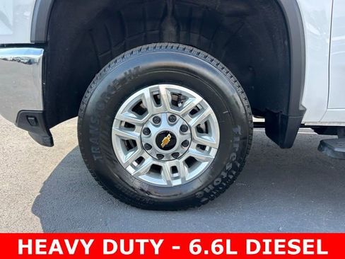 Used 2025 Chevrolet Silverado 2500 LT w/ Convenience Package image 9
