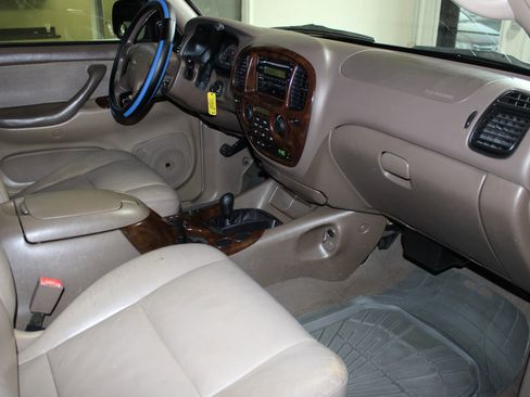 Used 2002 Toyota Sequoia SR5 image 27