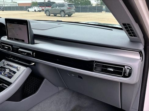 Used 2020 Lincoln Aviator Reserve w/ Equipment Group 201A RWD image 18