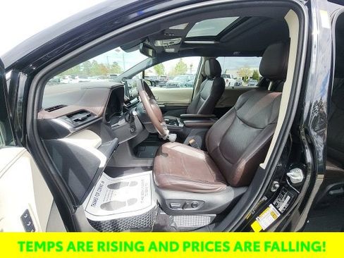 Used 2021 Toyota Sienna Platinum image 25