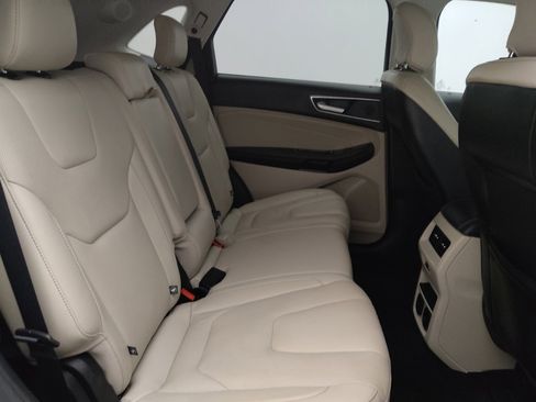 Used 2019 Ford Edge Titanium w/ Equipment Group 301A AWD/4WD image 19