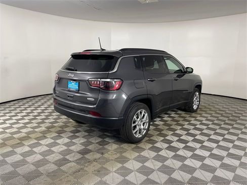 Used 2024 Jeep Compass Latitude image 24