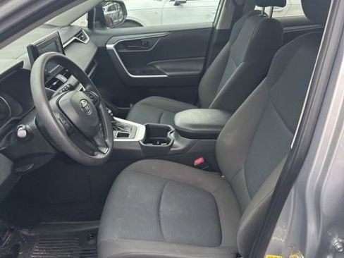 Used 2022 Toyota RAV4 LE image 9