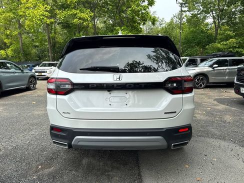 Used 2023 Honda Pilot Touring image 4