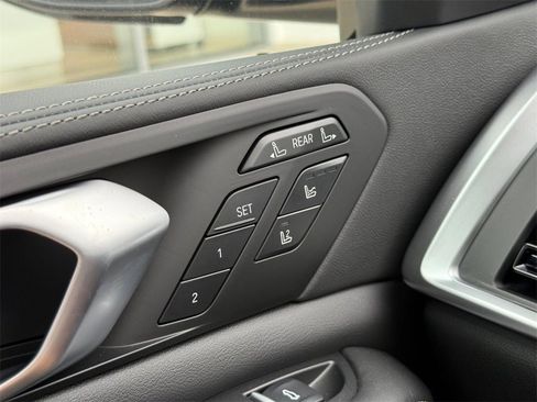 New 2026 BMW X7 M60i image 17