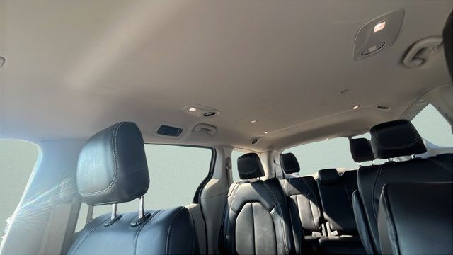 Used 2024 Chrysler Pacifica Touring-L FWD image 19