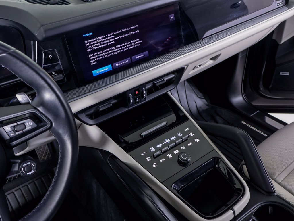 Certified 2024 Porsche Cayenne Coupe AWD/4WD image 19