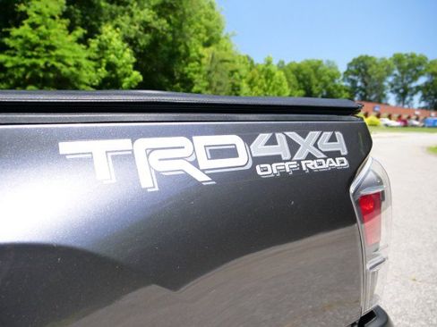 Used 2021 Toyota Tacoma TRD Off-Road w/ Blackout Package (TMS) AWD/4WD image 8
