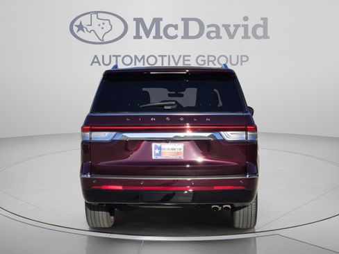 Used 2024 Lincoln Navigator Premiere AWD/4WD image 5