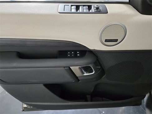 Used 2021 Land Rover Discovery S R-Dynamic image 29