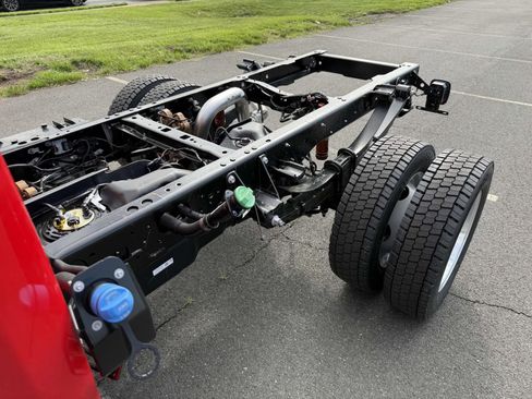 New 2025 Ford F450 XLT w/ XLT Value Package image 10