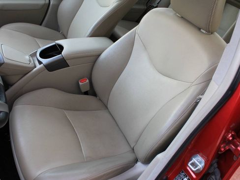 Used 2014 Toyota Prius Four FWD image 11