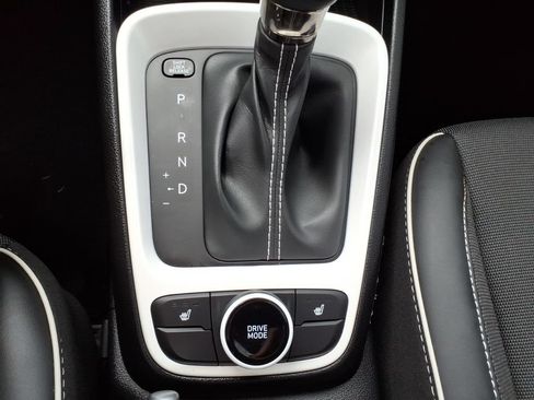 Certified 2024 Hyundai Venue Limited FWD image 24