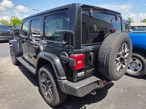 New 2026 Jeep Wrangler Unlimited Sahara AWD/4WD image 4