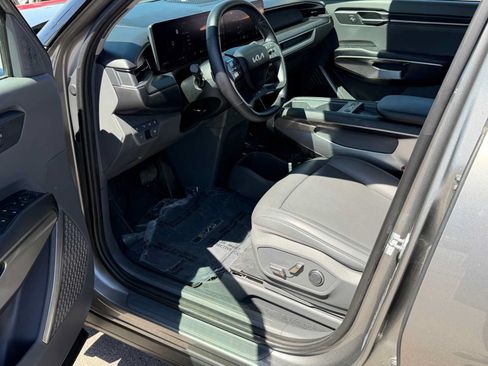 Used 2024 Kia EV9 Light Long Range RWD image 23