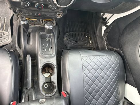 Used 2012 Jeep Wrangler Unlimited Sahara w/ Dual Top Group AWD/4WD image 19