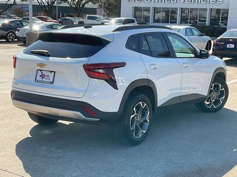 Used 2025 Chevrolet Trax LT image 5