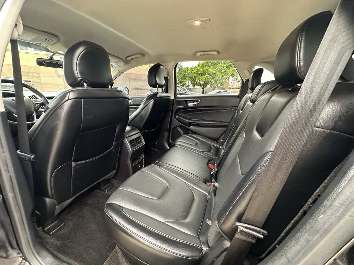 Used 2018 Ford Edge Titanium AWD/4WD image 38