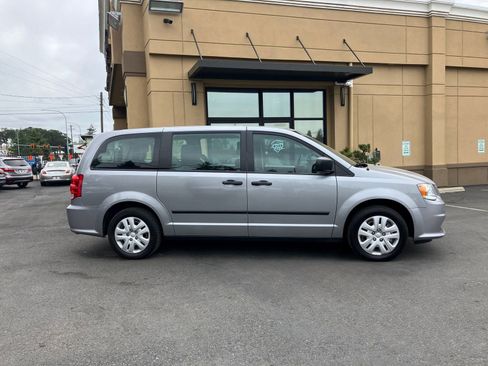 Used 2014 Dodge Grand Caravan American Value Package FWD image 9