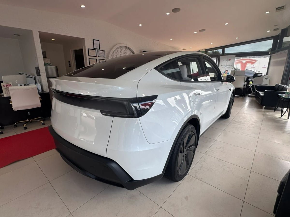 Used 2026 Tesla Model Y 2WD image 5
