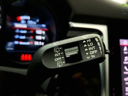 Used 2024 Porsche Macan AWD/4WD image 58