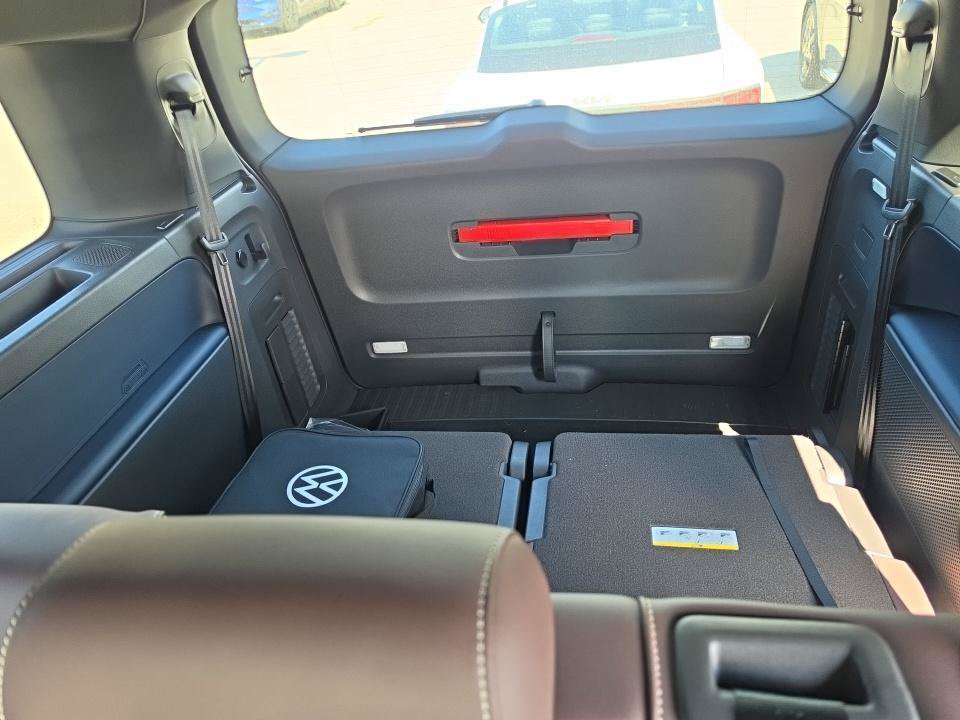 Used 2025 Volkswagen ID. Buzz Pro S RWD image 4