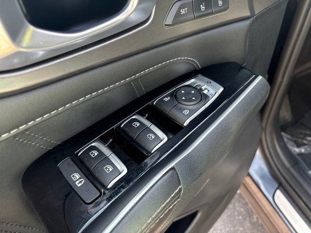Used 2023 Kia Sorento SX AWD/4WD image 16