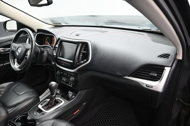 Used 2016 Jeep Cherokee Trailhawk w/ Leather Interior Group AWD/4WD image 9