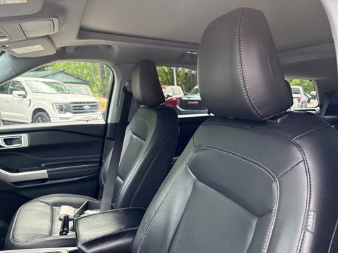 Used 2023 Ford Explorer XLT w/ Equipment Group 202A AWD/4WD image 9