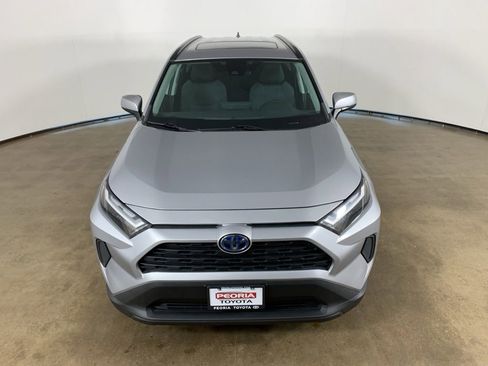 Used 2022 Toyota RAV4 XLE w/ Convenience Package AWD/4WD image 4
