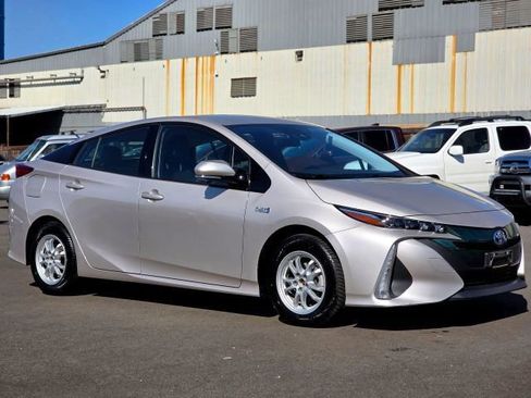 Used 2017 Toyota Prius Prime Premium FWD image 1