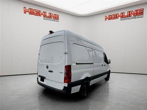 Used 2021 Mercedes-Benz Sprinter 1500 image 5