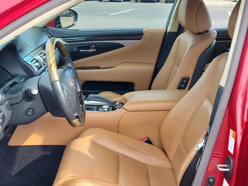 Used 2015 Lexus LS 460 w/ Comfort Package RWD image 22