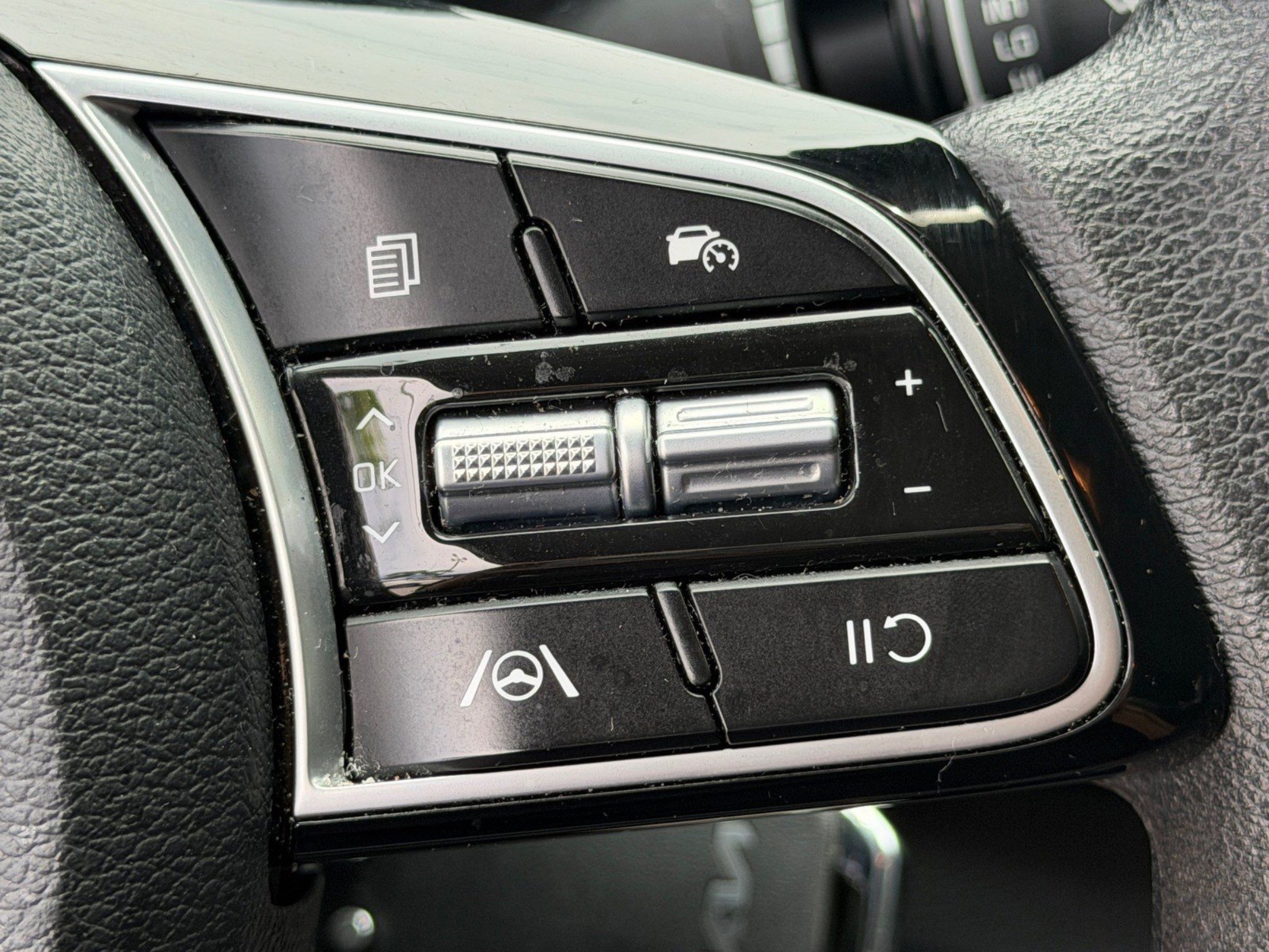 Certified 2024 Kia Forte LXS w/ LXS Technology Package FWD image 37
