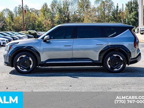 Used 2024 Kia EV9 Land image 9