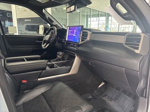 Used 2025 Toyota Tundra Limited AWD/4WD image 37