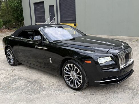 Used 2018 Rolls-Royce Dawn RWD image 59