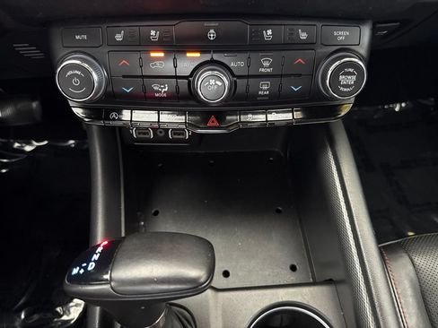 Used 2024 Dodge Durango GT AWD/4WD image 17