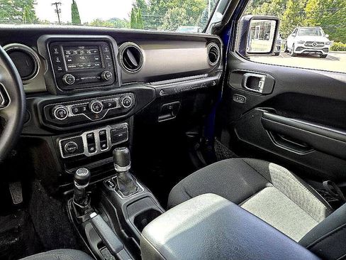 Used 2019 Jeep Wrangler Sport image 18