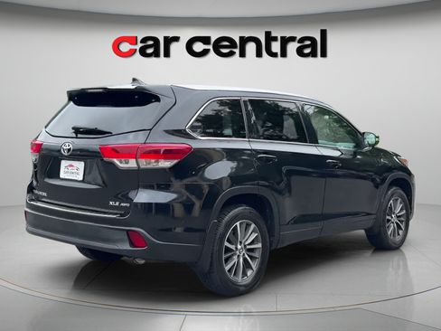 Used 2018 Toyota Highlander XLE AWD/4WD image 5