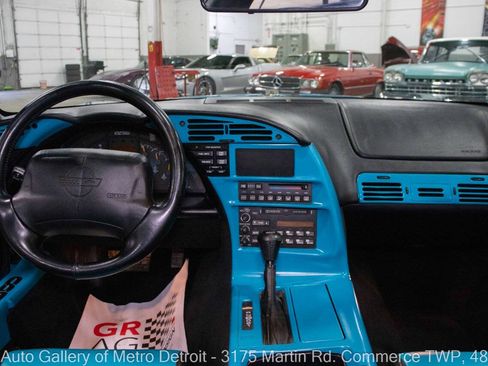 Used 1994 Chevrolet Corvette Coupe RWD image 17