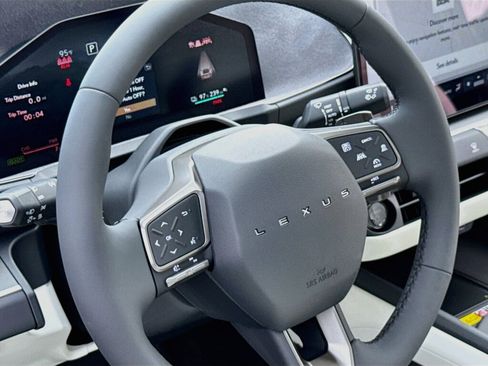 New 2026 Lexus ES 350e w/ Convenience Package FWD image 5