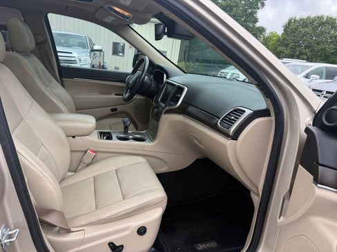 Used 2014 Jeep Grand Cherokee Limited w/ Luxury Group II RWD image 16