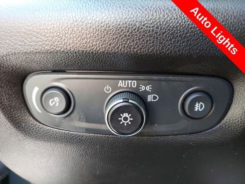 Used 2020 Chevrolet Traverse LT FWD image 20