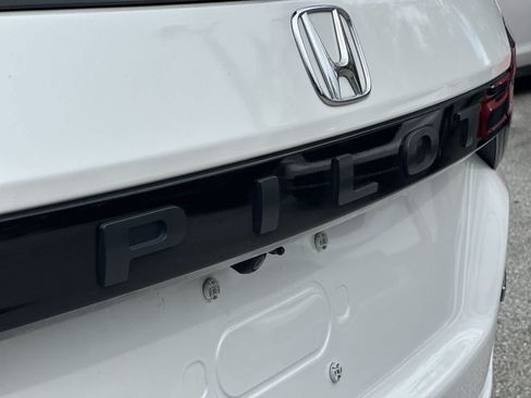 Used 2025 Honda Pilot Touring image 11