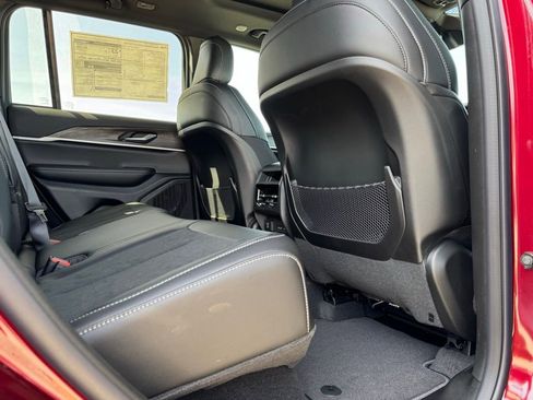 New 2026 Jeep Grand Cherokee Altitude image 30