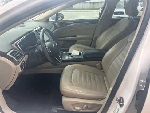 Used 2017 Ford Fusion SE w/ Fusion SE Technology Package FWD image 6