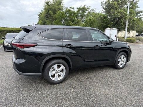 Certified 2025 Toyota Highlander LE FWD image 2